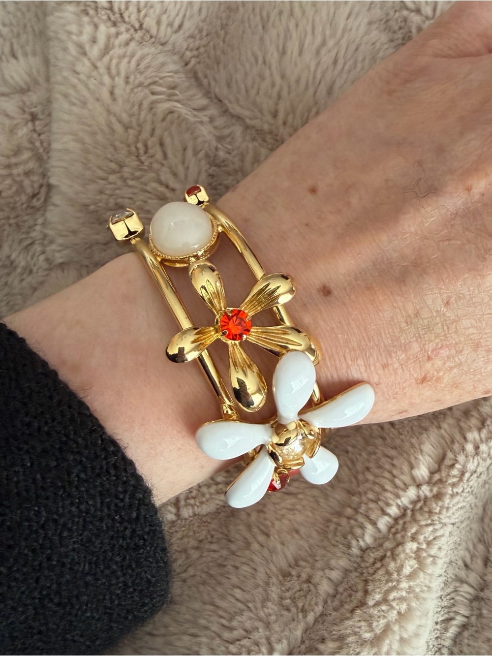 Catwalk Jon Gold-Tone White Floral Bracelet with white and Orange Crystal flower